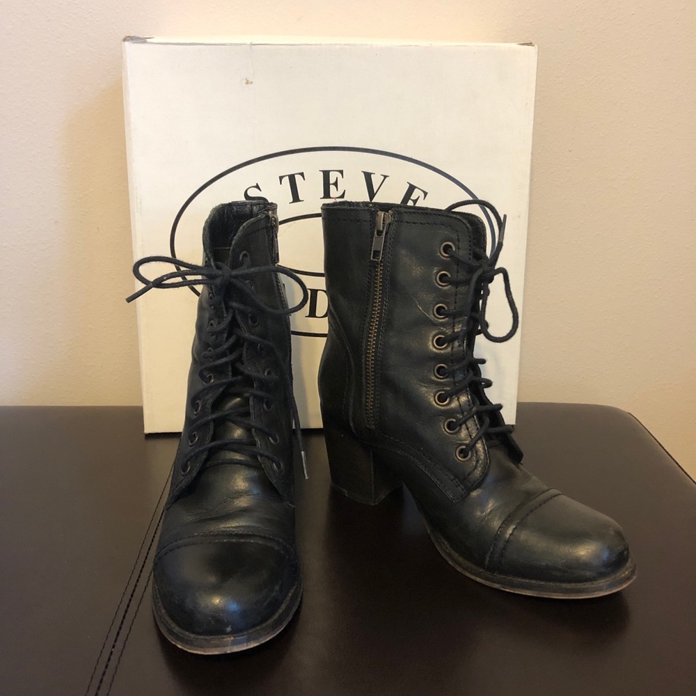 Steve Madden lace up Boots